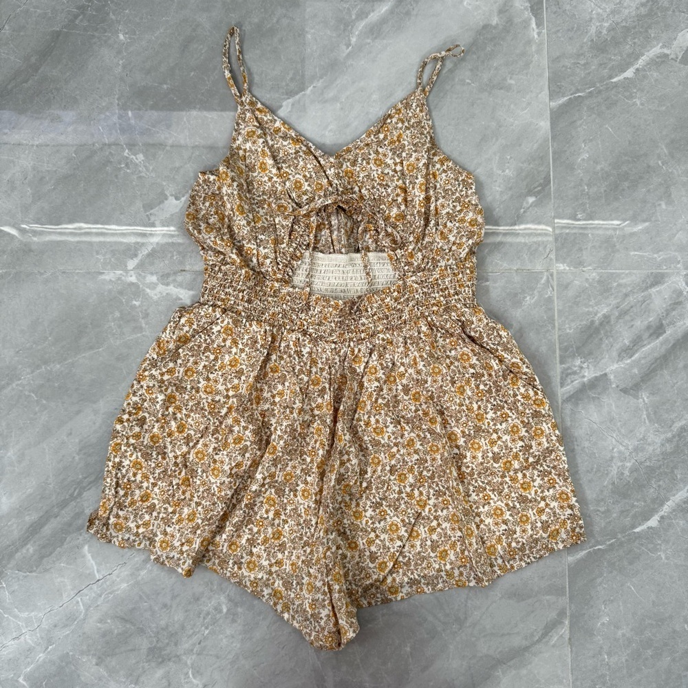 Women’s American Eagle AE Front Cut-Out Floral Spaghetti Strap Romper Size Large - Picture 3 of 16
